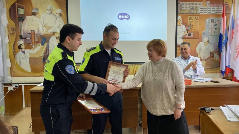 Медики и жители Сызрани поблагодарили полицейских за помощь